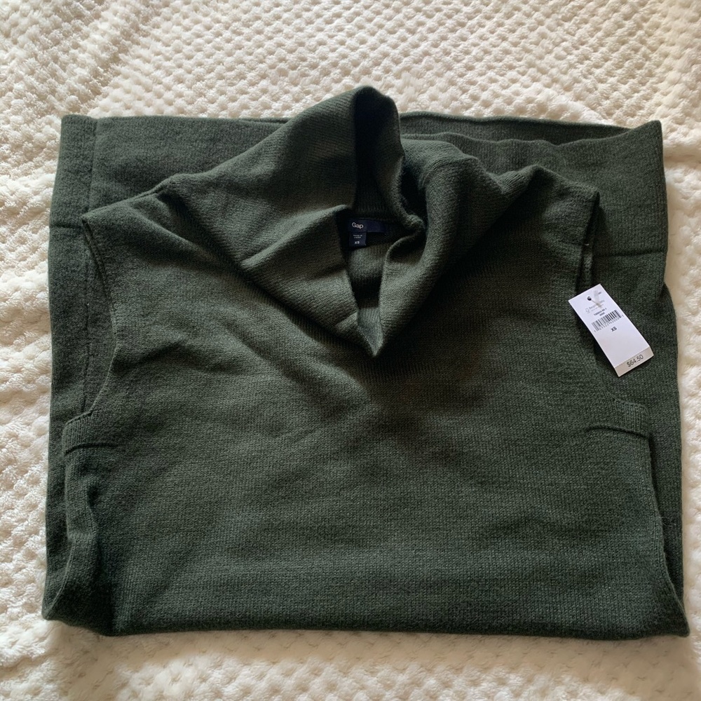 Brand new gap turtleneck sleeveless sweater